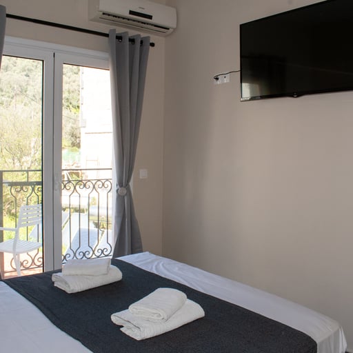 Double Room with Balcony, 1st Floor photo 2