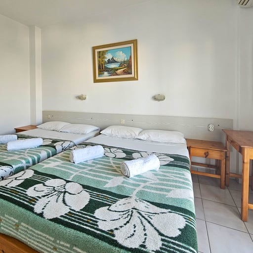 Quadruple Room with Street View photo 3