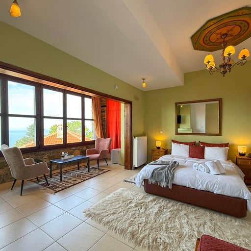 King Suite with Sea View for 3 photo 1