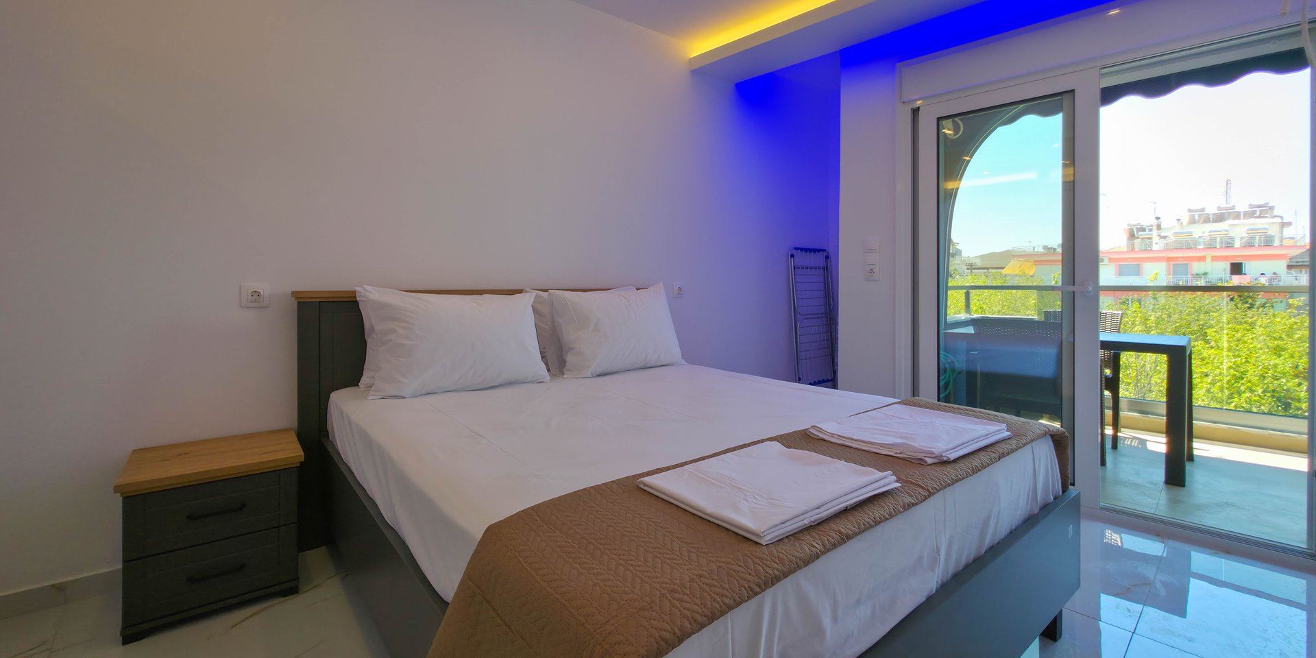 Urban Chic & High-End Design: Your Modern Sanctuary at ALEXANDROS Apartments