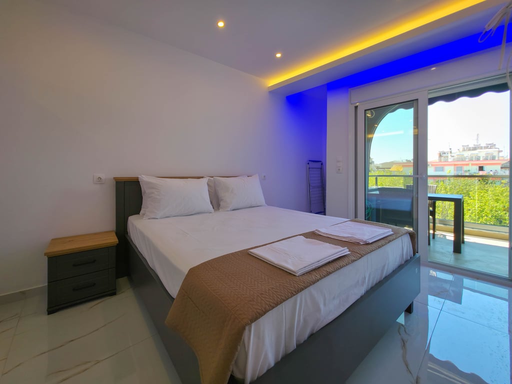 Urban Chic & High-End Design: Your Modern Sanctuary at ALEXANDROS Apartments