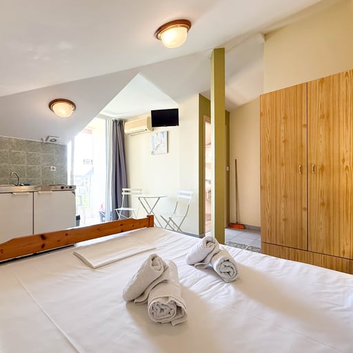 Budget Double Room photo 5