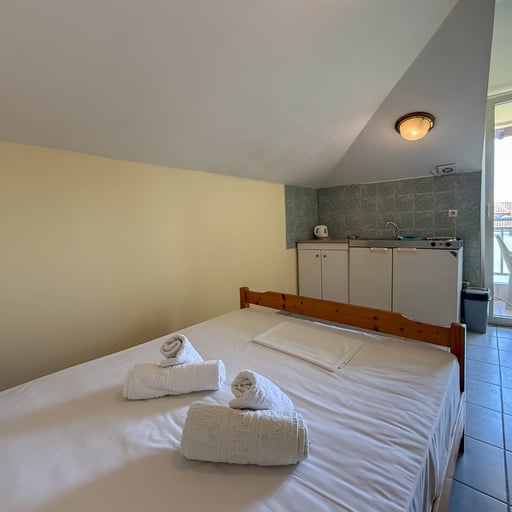 Budget Double Room photo 6