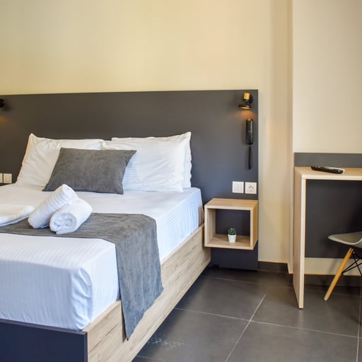 Triple Room, 𝗡𝗼 𝗕𝗮𝗹𝗰𝗼𝗻𝘆, City View, Non-Smoking photo 3