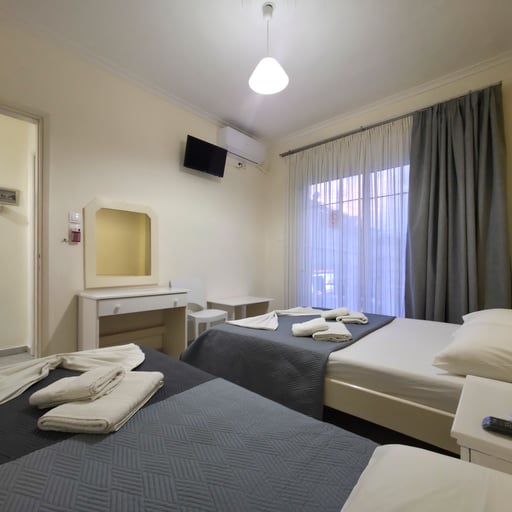 Triple Room Street View photo 1
