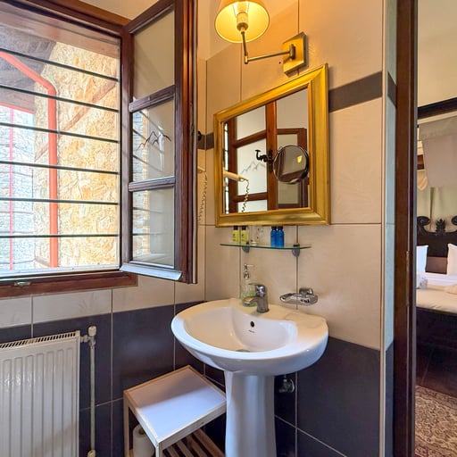 King Suite with Spa Bath for 3 photo 14