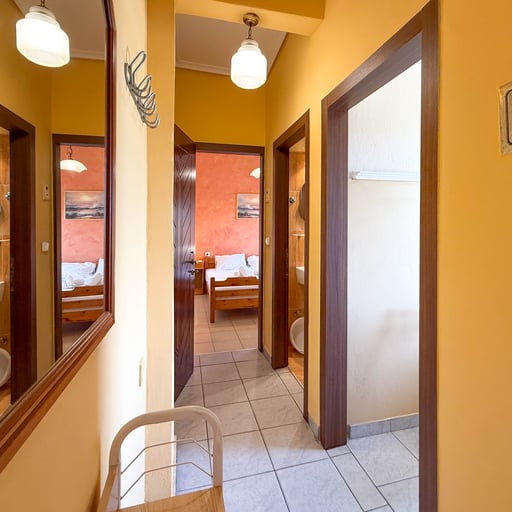 Apartment 4 photo 10