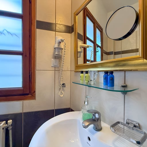 King Suite with Spa Bath for 3 photo 15