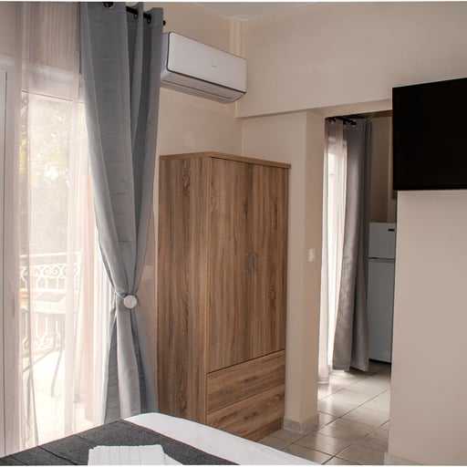 One Bedroom Apartment with kitchenette and Veranda photo 2