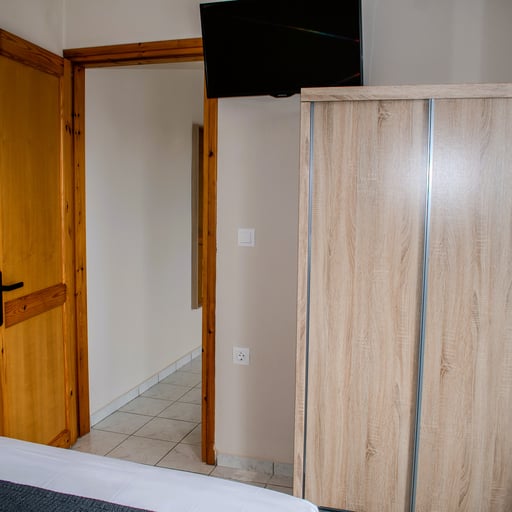 One Bedroom Apartment with kitchenette, Balcony, 2nd Floor. photo 6