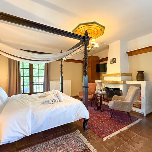 King Suite with Spa Bath for 2 photo 2