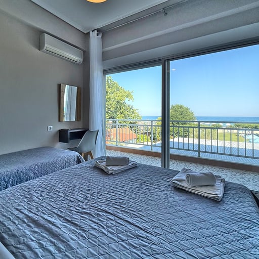 Triple Room with Sea View photo 2