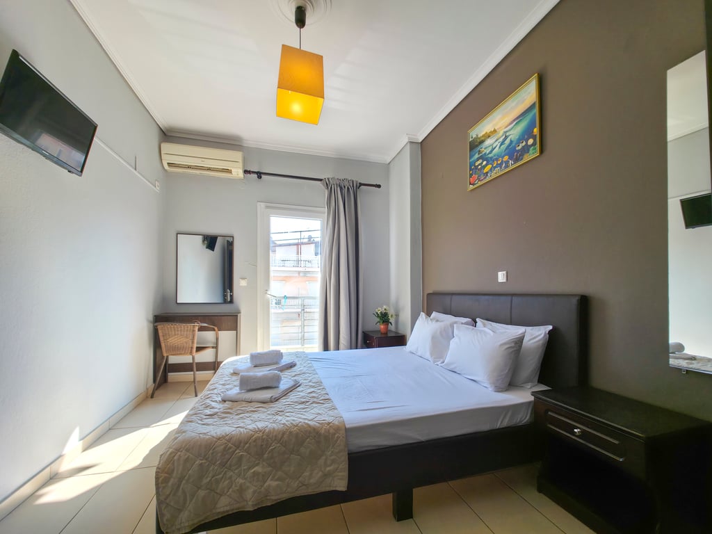 Boutique Style & En-Suite Privacy: Your Modern Escape at MARINA Suites