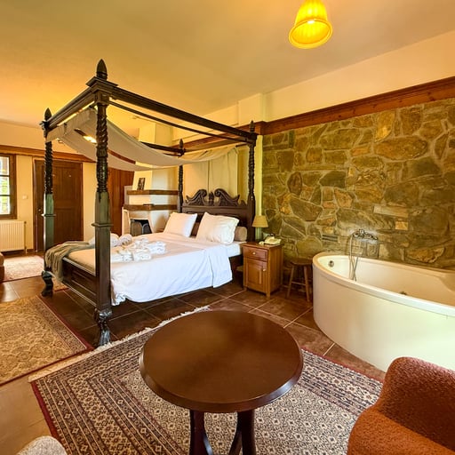 King Suite with Spa Bath for 3 photo 8