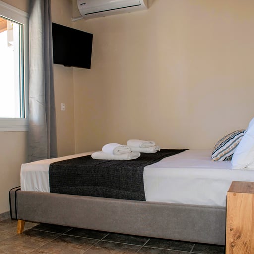 One Bedroom Sea View Apartment with kitchenette, Balcony, 3rd Floor photo 6