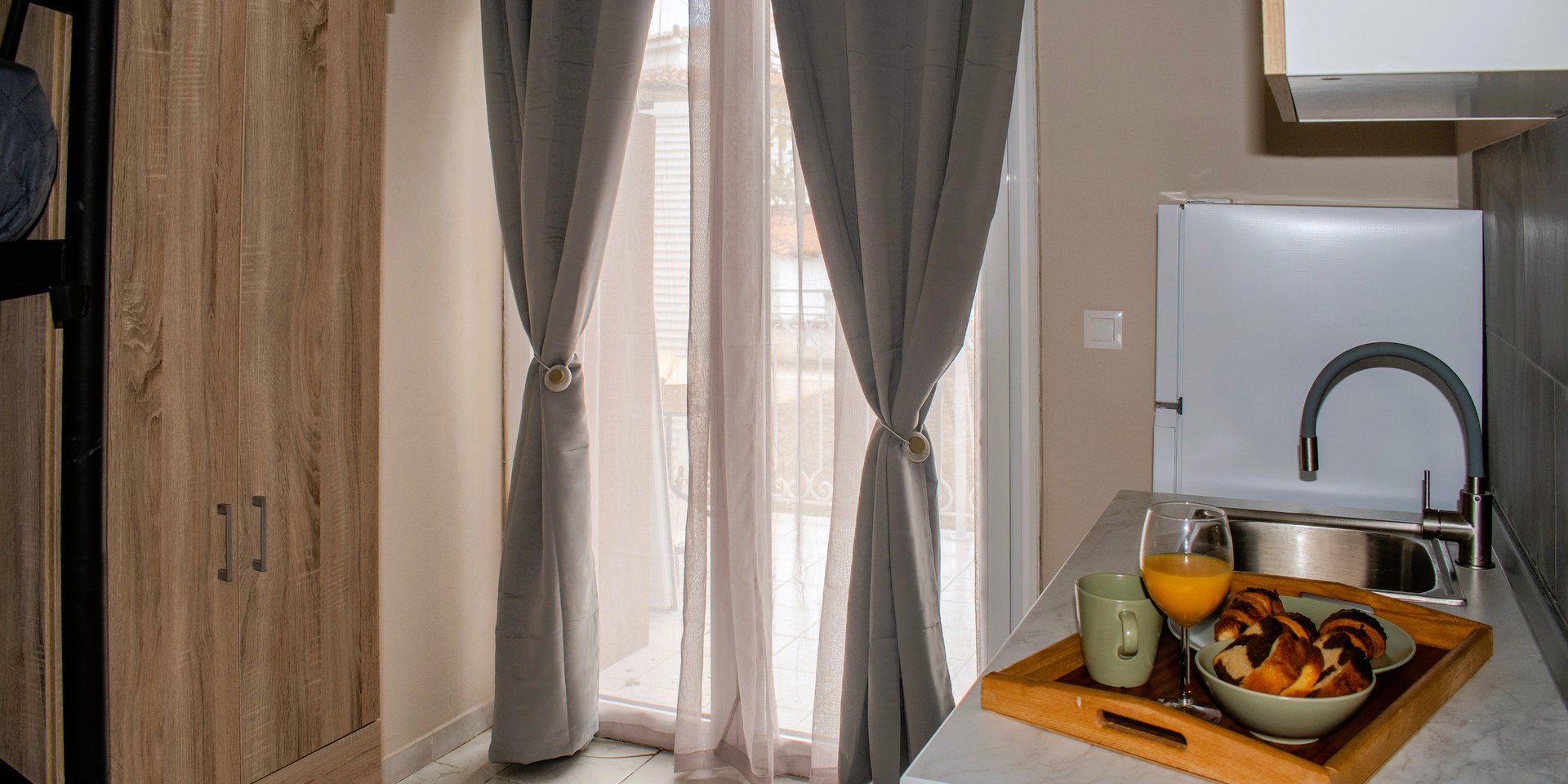 One Bedroom Apartment with kitchenette and Veranda