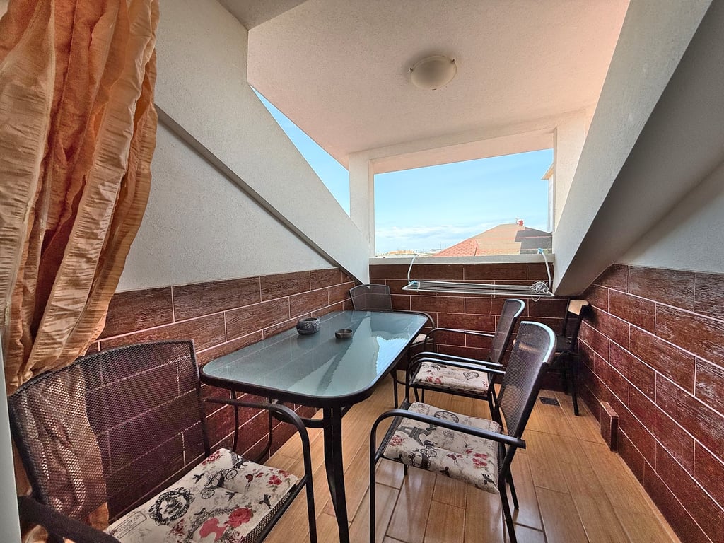 Traditional hospitality, prime location, and family-run trust.