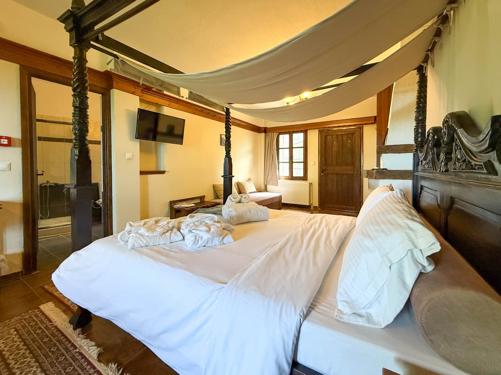 King Suite with Spa Bath for 3