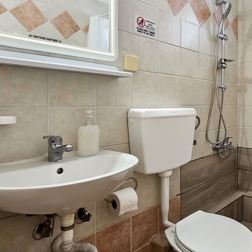 Triple Room Street View photo 9