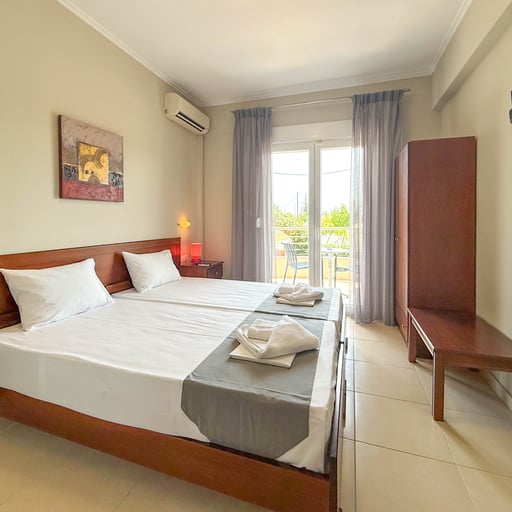 Double Twin Room photo 2