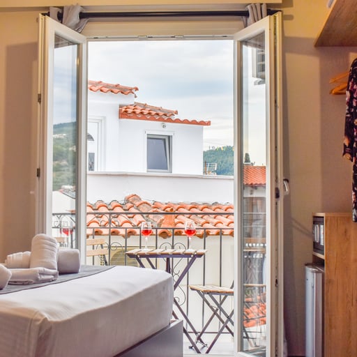 Double Room, Balcony, City View photo 13