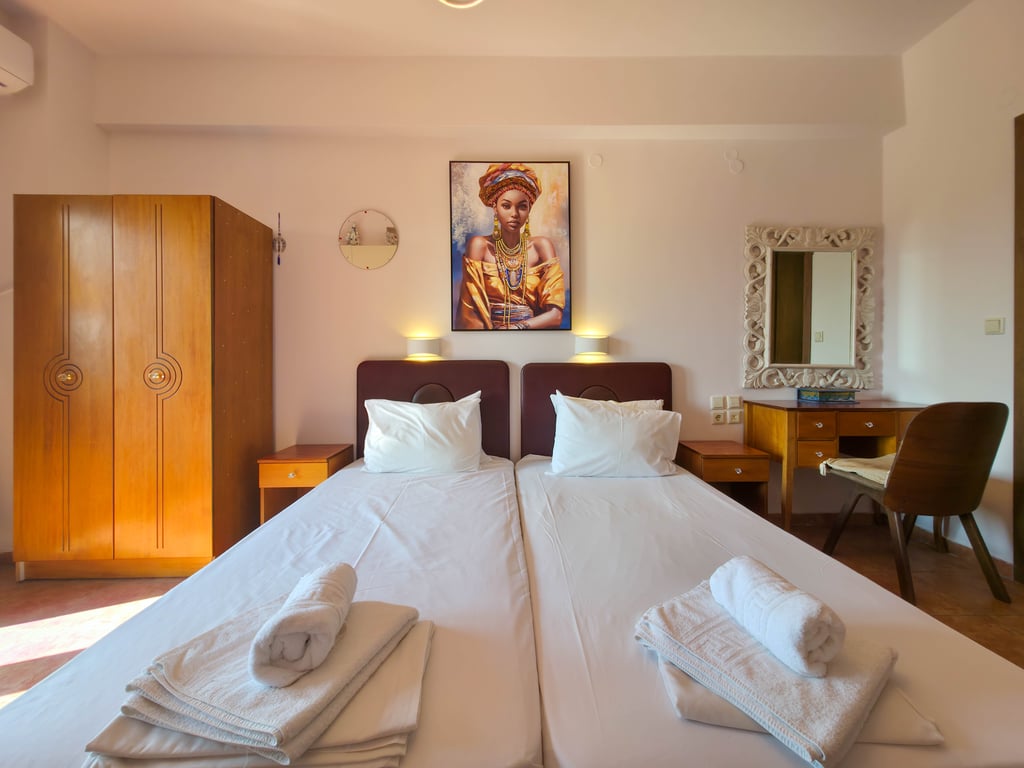 Quiet Coastal Charm: The Best Couple’s Retreat in Olympic Beach