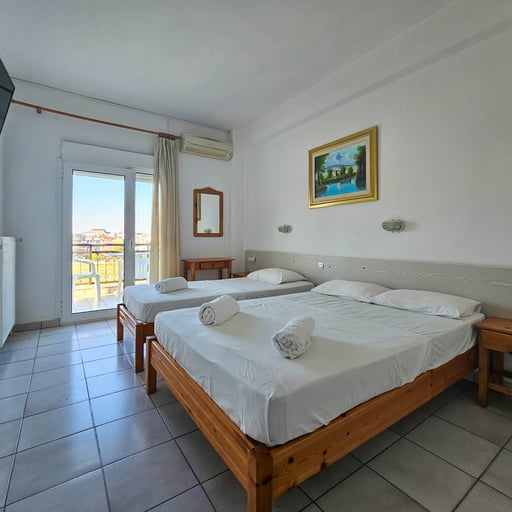 Triple Room with Street View photo 7