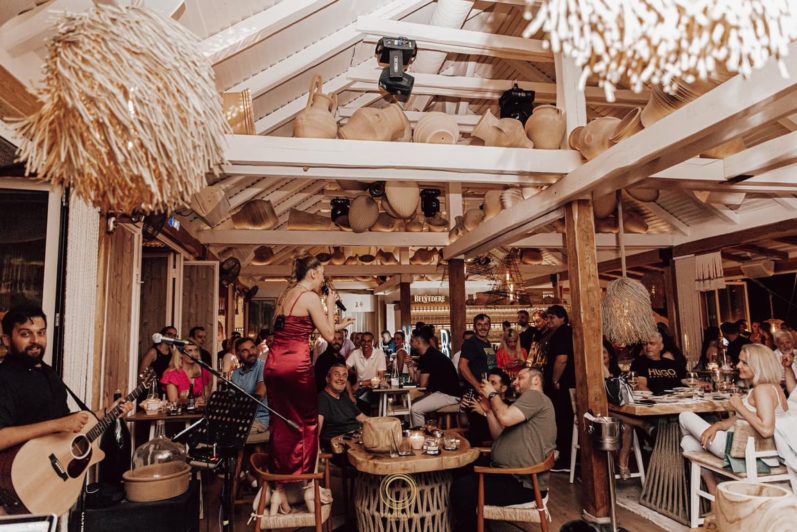 Les Au Revoir Live & Cocktails