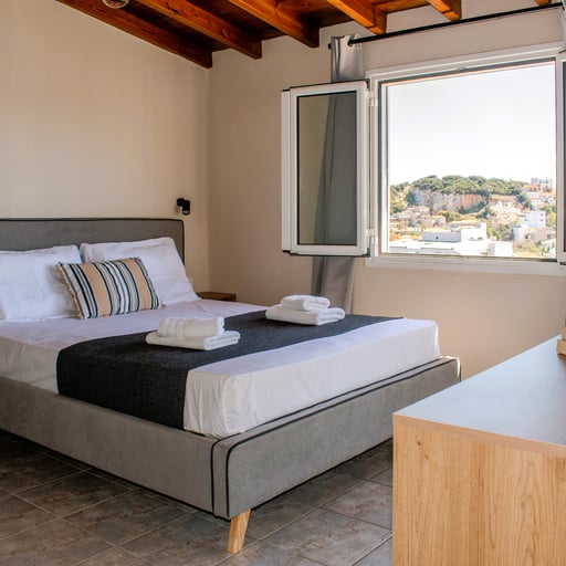 One Bedroom Sea View Apartment with kitchenette, Balcony, 3rd Floor photo 4