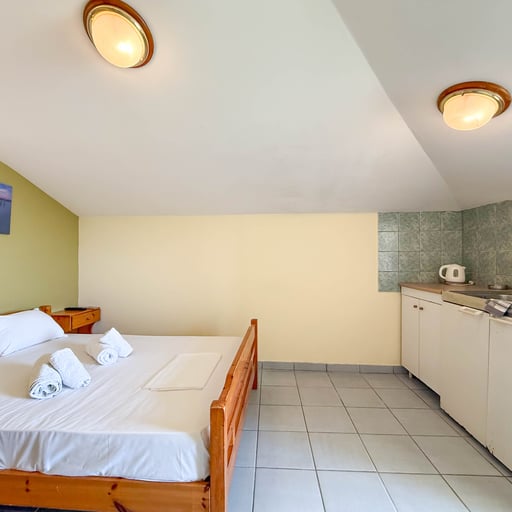 Budget Double Room photo 4