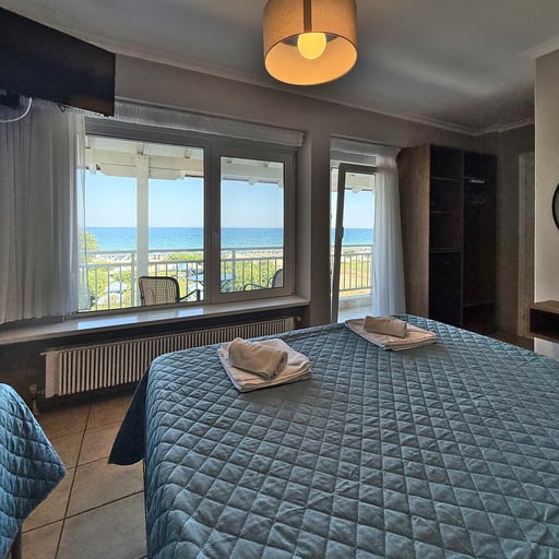 Triple Room with Sea View photo 15
