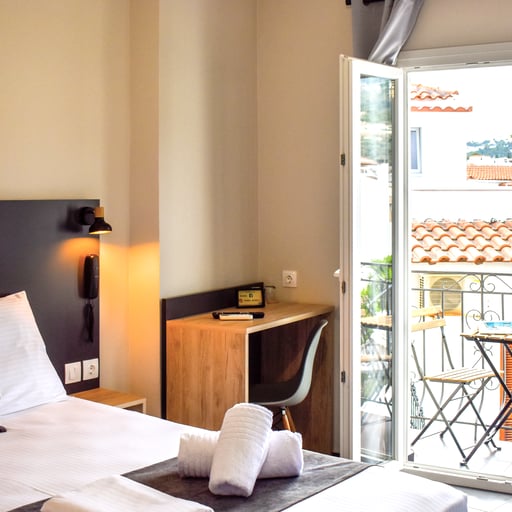 Triple Room, Balcony, City View photo 1