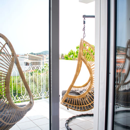One Bedroom Apartment with kitchenette, Balcony, 2nd Floor. photo 2
