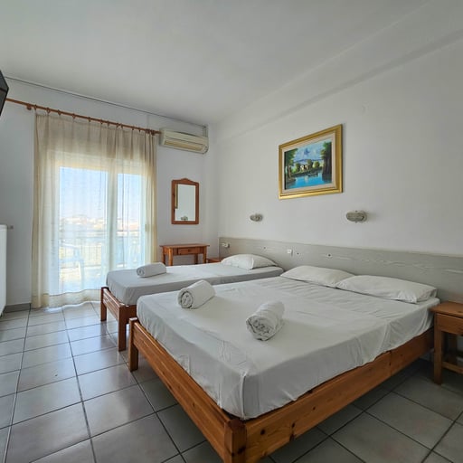 Triple Room with Street View photo 6