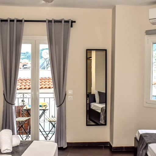 Triple Room, Balcony, City View photo 3