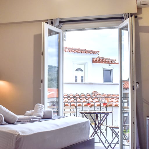 Double Room, Balcony, City View photo 4