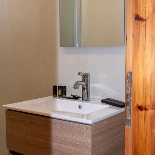 Double Room with Balcony, 1st Floor photo 5