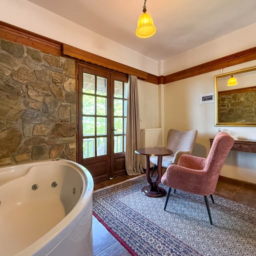 King Suite with Spa Bath for 3 photo 12