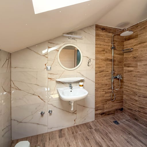 Budget Double Room photo 8