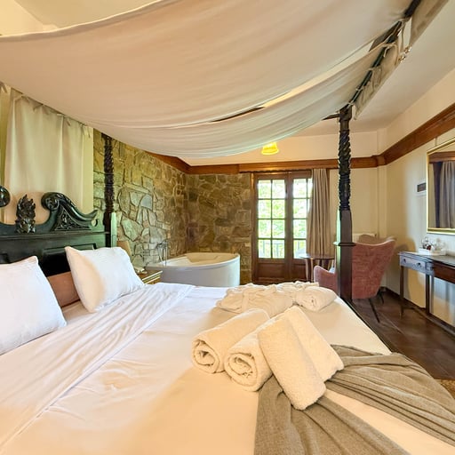 King Suite with Spa Bath for 3 photo 5