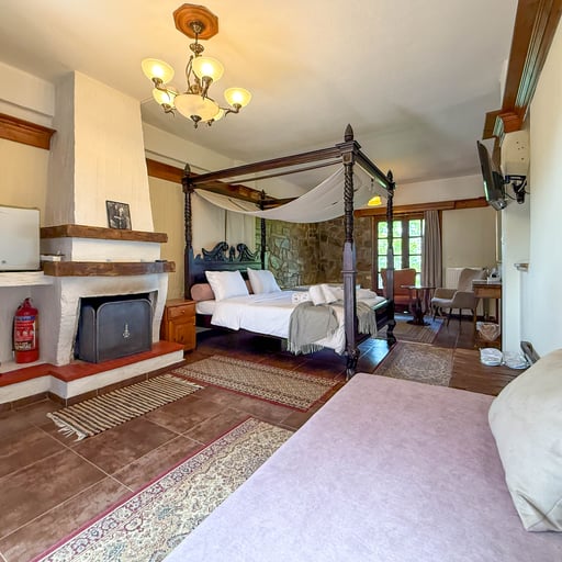 King Suite with Spa Bath for 3 photo 1