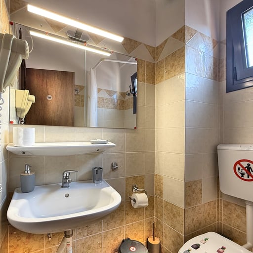 301 Triple Room photo 9