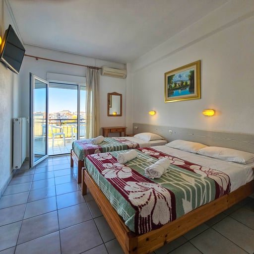 Triple Room with Street View photo 5