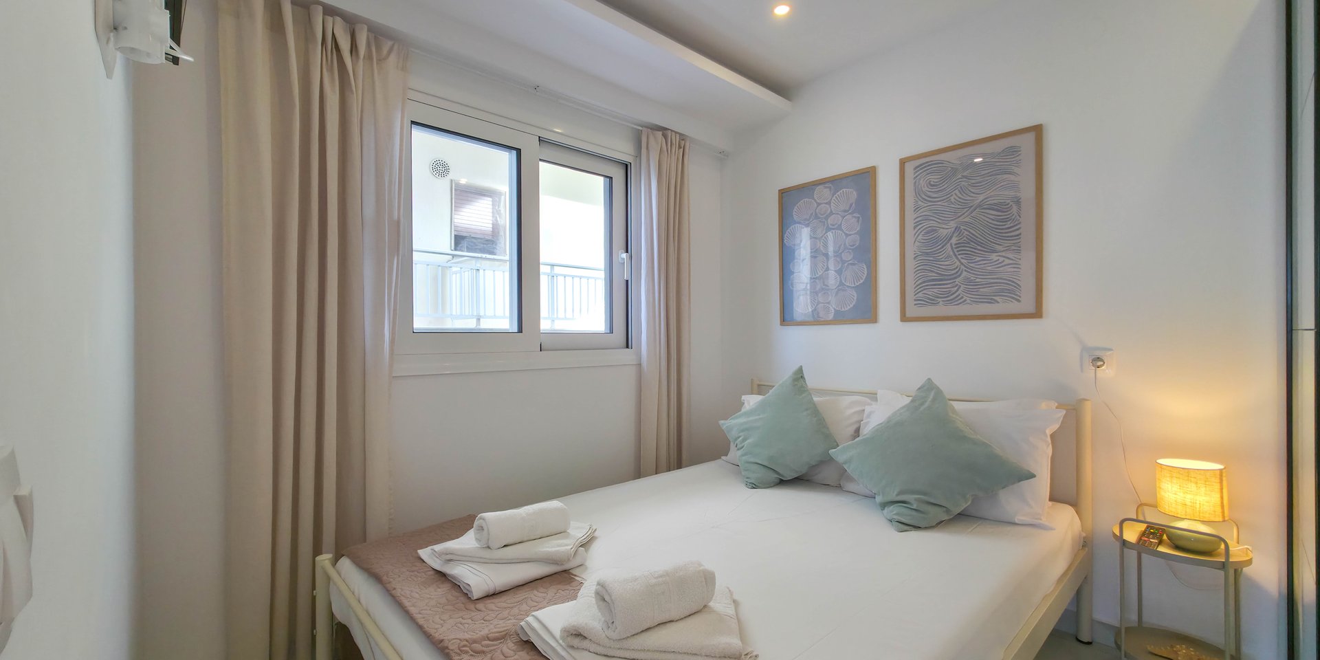 Modern style, family-run management, and the 200m beach distance.