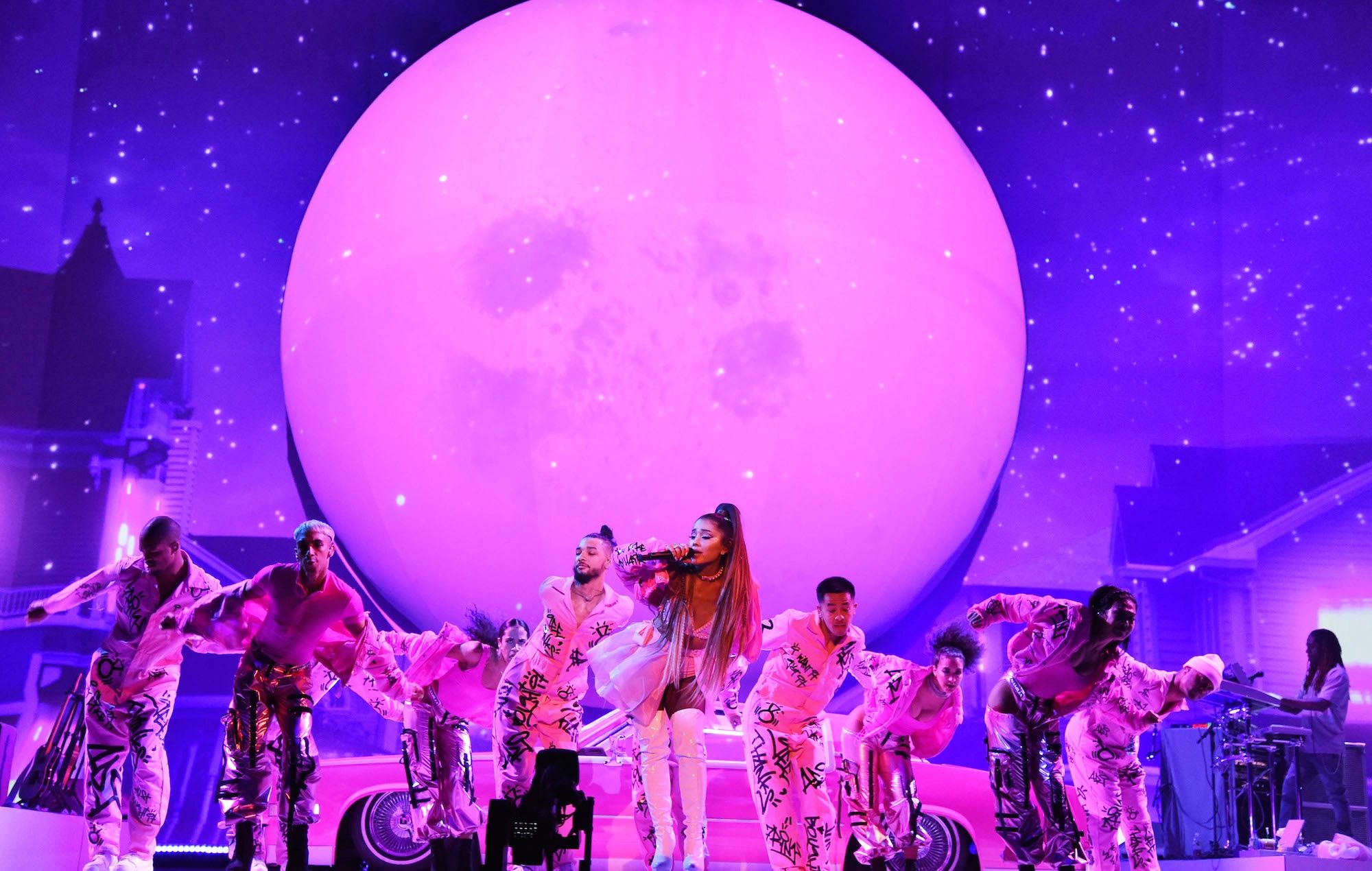 2019_ArianaGrande_02.jpg