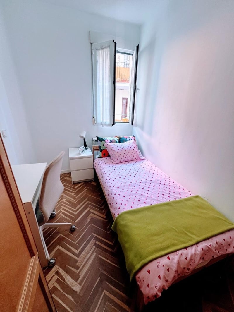Quarto de solteiro &middot; Raparigas.  2