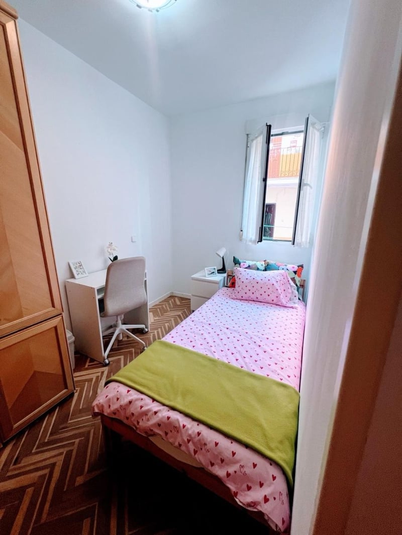 Quarto de solteiro &middot; Raparigas.  1