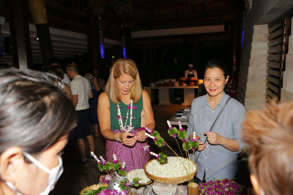 Welcome Dinner - Flower Accessory Making