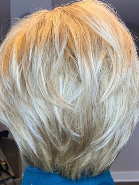 Image of  Women's Hair, Blonde, Color, Highlights, Short Hair (Chin Length), Hair Length (Women's Hair), Blunt (Women's Haircut), Haircut (Style), Layers