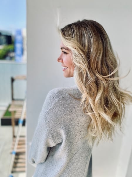 Image of  Women's Hair, Blonde, Hair Color, Highlights, Foilayage, Hair Length , Long Hair (Upper Back Length), Haircut , Layers, Beachy Waves, Hairstyle
